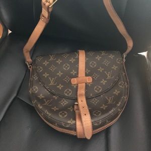 Authentic LV chantilly